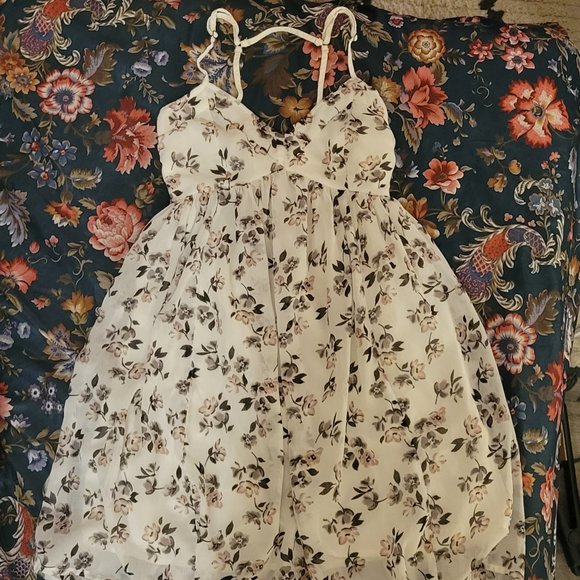 Hollister Spring Dress - Picture 1 of 10